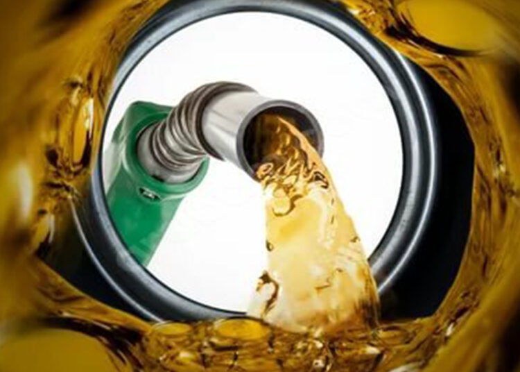 Benzin ve motorine zam bekleniyor 1 Benzin ve motorin fiyatına bu gece indirim geliyor