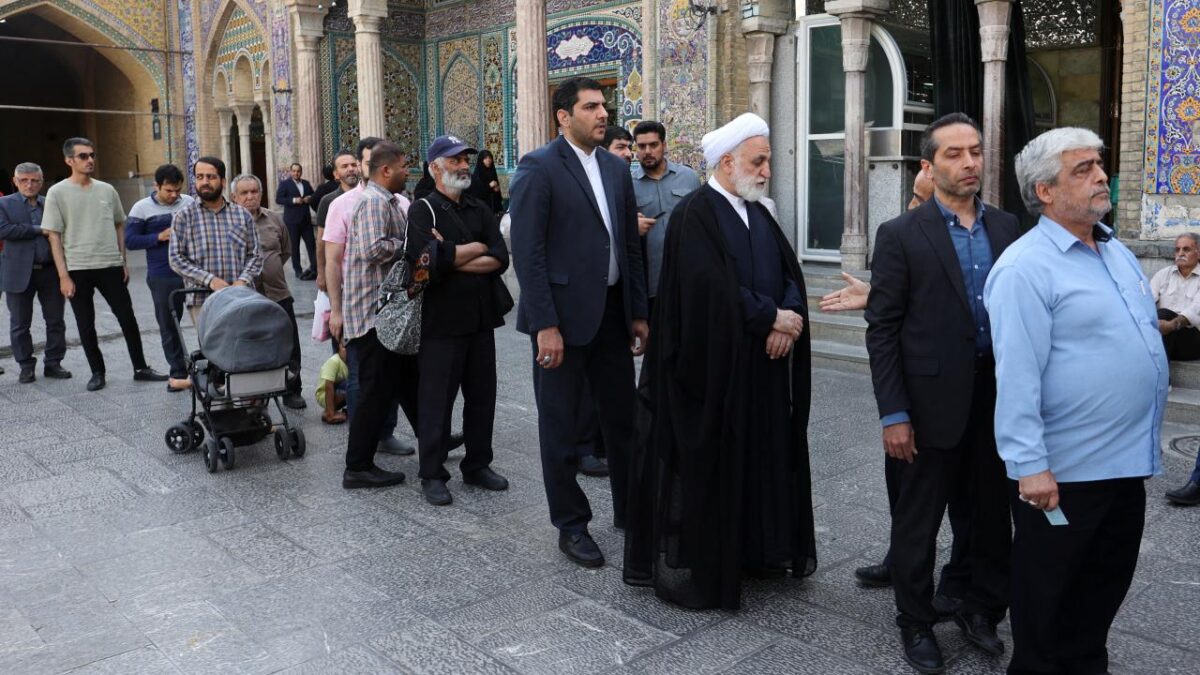 İran'daki seçimi reformist aday Pezeşkiyan yüzde 43,5 ile önde götürüyor 3 İran'daki seçimi reformist aday Pezeşkiyan yüzde 43,5 ile önde götürüyor