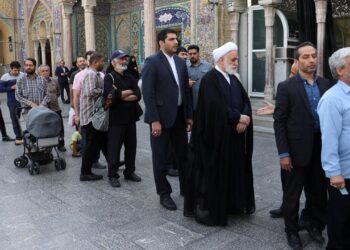 İran, yeni cumhurbaşkanını seçmek için sandık başında 5 İran, yeni cumhurbaşkanını seçmek için sandık başında