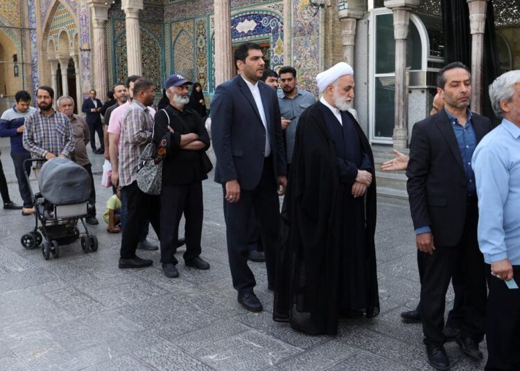 İran, yeni cumhurbaşkanını seçmek için sandık başında