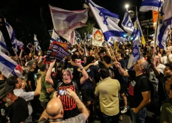 İsrail karıştı, on binlerce protestocu Netanyahu’nun istifasını istedi