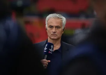 Jose Mourinho, imza atmaya geliyor: ‘Kadıköy’de buluşalım’