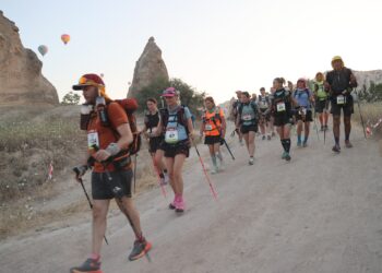 Kapadokya Çöl Maratonu’nda 30 kilometrelik koşu başladı