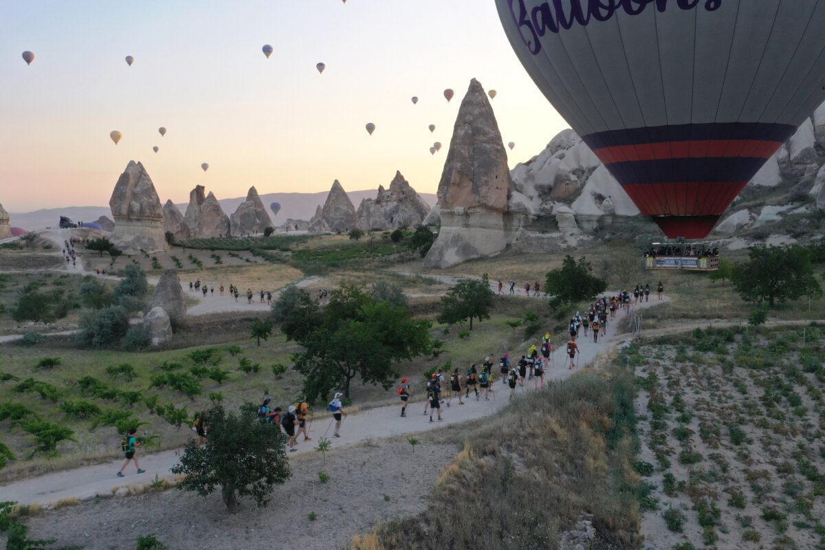 Kapadokya Çöl Maratonu'nda 30 kilometrelik koşu başladı 3 Kapadokya Çöl Maratonu'nda 30 kilometrelik koşu başladı