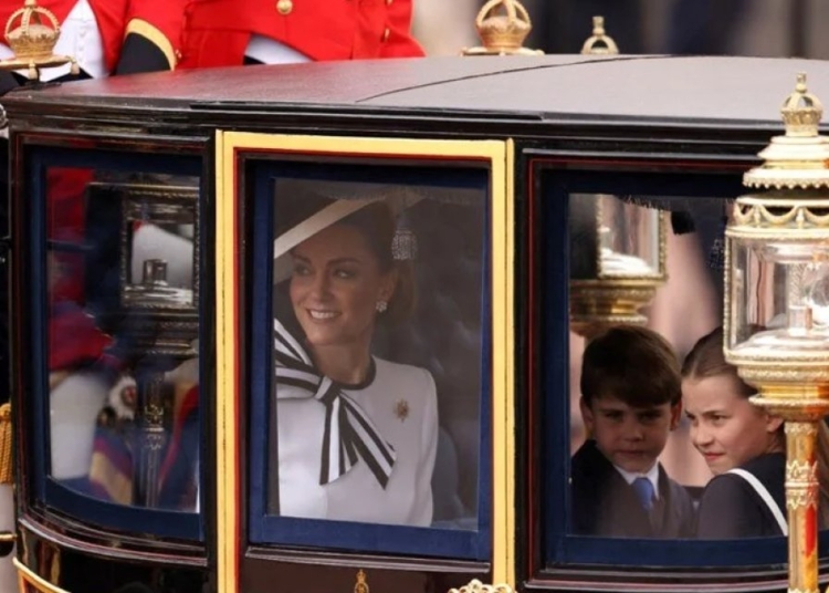 Prenses Kate, 5 ay sonra halkın karşısına çıktı 1 Prenses Kate, 5 ay sonra halkın karşısına çıktı