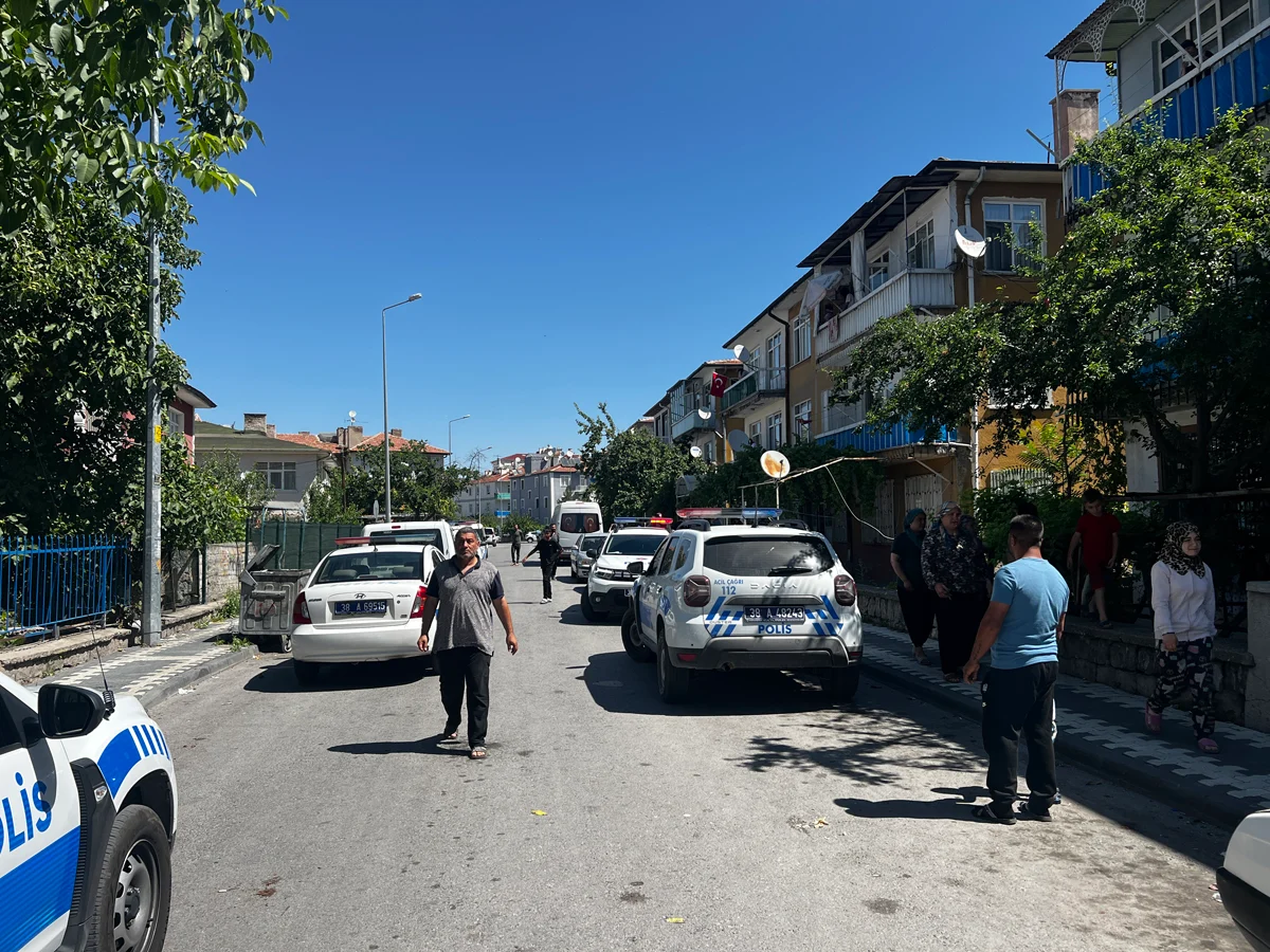 Silahı ortada bırakması canına mal oldu! 5 yaşındaki çocuk babasını vurdu 4 Silahı ortada bırakması canına mal oldu! 5 yaşındaki çocuk babasını vurdu