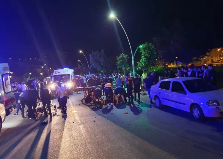 Amasya’da feci kaza: İki motosikletli kafa kafaya çarpıştı 1 Amasya’da feci kaza: İki motosikletli kafa kafaya çarpıştı