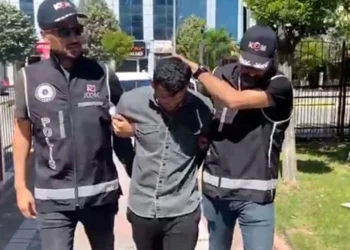 YKS’de yapay zeka kullanarak kopya çekti: Kurduğu akıl almaz düzenek yakalanınca tutuklandı