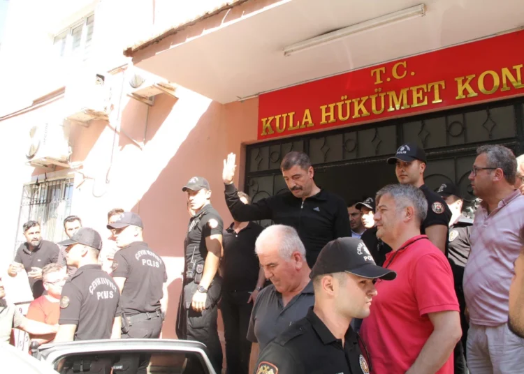 CHP’li Kula belediye başkanı tutuklandı
