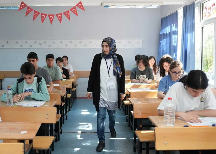 Sınav bitti ancak LGS maratonu devam ediyor: 2024 LGS tercih süreci nasıl işleyecek? 1 Sınav bitti ancak LGS maratonu devam ediyor: 2024 LGS tercih süreci nasıl işleyecek?