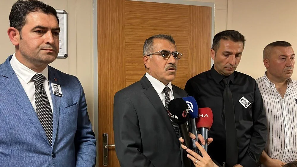 Öldürülen lise müdür yardımcısı son yolculuğuna uğurlandı 4 Öldürülen lise müdür yardımcısı son yolculuğuna uğurlandı