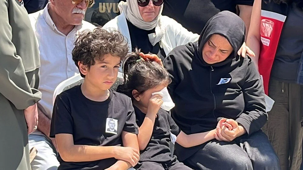 Öldürülen lise müdür yardımcısı son yolculuğuna uğurlandı 2 Öldürülen lise müdür yardımcısı son yolculuğuna uğurlandı