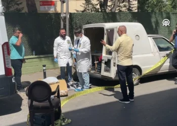 Seyyar manav, 10 yıldır yaşadığı araçta ölü bulundu