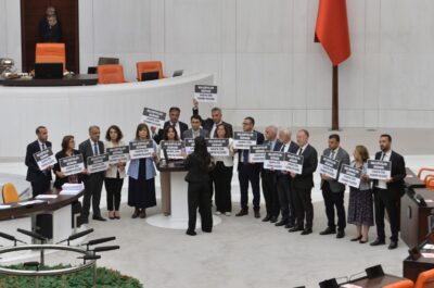 TBMM’de kavga! DEM Partili vekillerin kayyum protestosunda arbede yaşandı