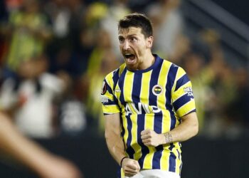 Mert Hakan Yandaş iki yıl daha Fenerbahçe’de