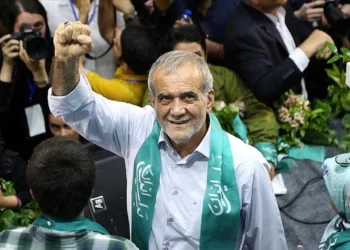 İran’daki seçimi reformist aday Pezeşkiyan yüzde 43,5 ile önde götürüyor