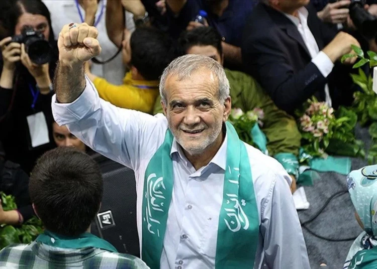 İran'daki seçimi reformist aday Pezeşkiyan yüzde 43,5 ile önde götürüyor 1 İran’daki seçimi reformist aday Pezeşkiyan yüzde 43,5 ile önde götürüyor