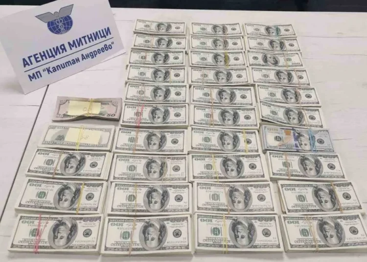 Ukrayna’dan Türkiye’ye para getirirken Bulgar gümrüğüne takıldılar; Televizyon içinde 340 bin dolar! 1 Ukrayna’dan Türkiye’ye para getirirken Bulgar gümrüğüne takıldılar; Televizyon içinde 340 bin dolar!