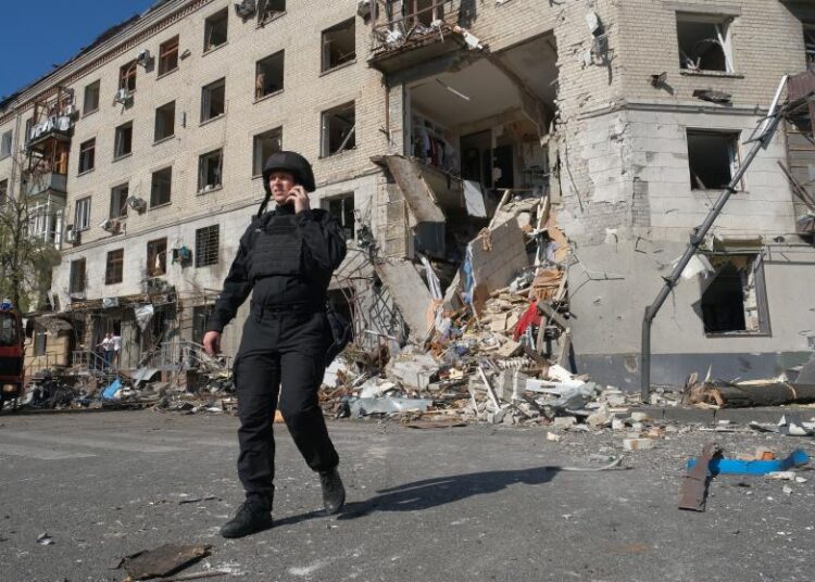 Rusya'dan Harkiv’de konuta saldırı, ölü ve yaralılar var 1 Rusya’dan Harkiv’de konuta saldırı, ölü ve yaralılar var