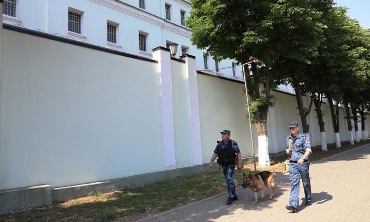 IŞİD destekçileri gözaltı merkezini ele geçirdi 1 IŞİD destekçileri gözaltı merkezini ele geçirdi