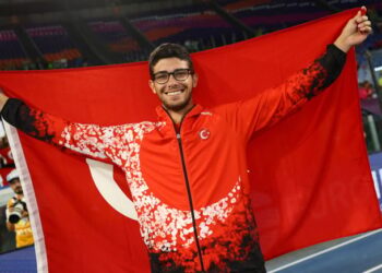 Türk atletizminde ilk! Ersu Şaşma sırıkla atlamada bronz madalya kazandı