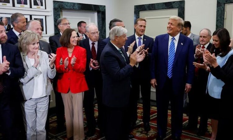 Trump’tan Kongre binasına baskından 3 yıl sonra ilk ziyaret 1 Trump’tan Kongre binasına baskından 3 yıl sonra ilk ziyaret