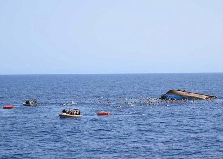 Göçmenleri taşıyan tekne alabora oldu: En az 38 kişi hayatını kaybetti