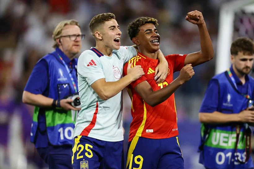 Avrupa Futbol Şampiyonası'nda yıldızı parlayan Müslüman futbolcular