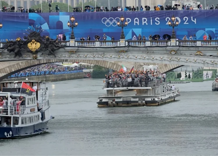 Paris Olimpiyatları, sporcuları taşıyan 85 geminin Sen Nehri’nden geçişiyle başladı 1 Paris Olimpiyatları, sporcuları taşıyan 85 geminin Sen Nehri’nden geçişiyle başladı