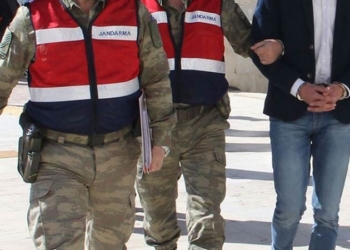 9 ayrı suçtan aranıyordu, bekçi olarak çalıştığı şantiyede yakalandı