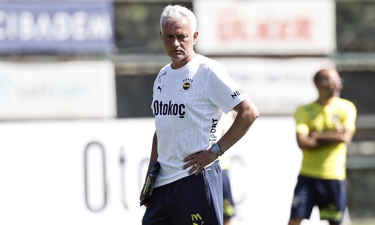 Mourinho'dan Lugona maçı öncesi kadro ile ilgili ilginç karar 1 Mourinho’dan Lugona maçı öncesi kadro ile ilgili ilginç karar