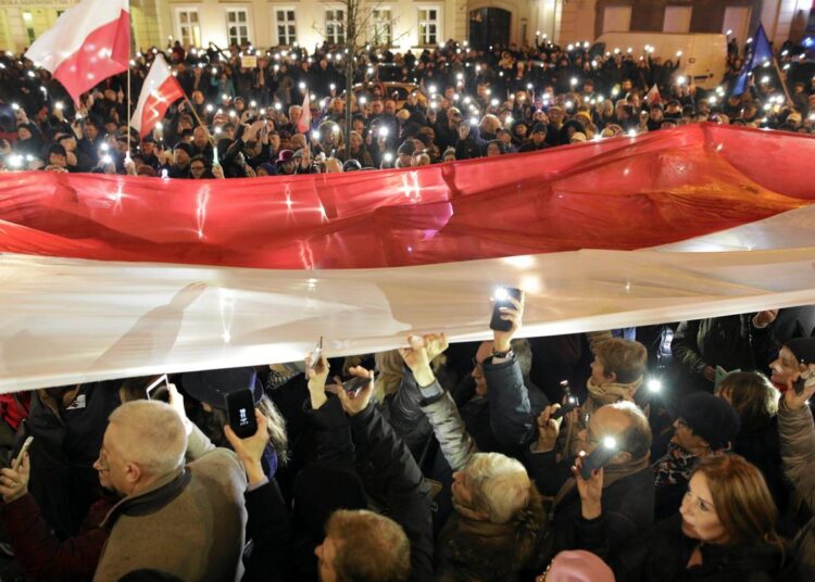 Suna Yaman yazdı I Polonya’da halk yargı reformuna karşı ayakta