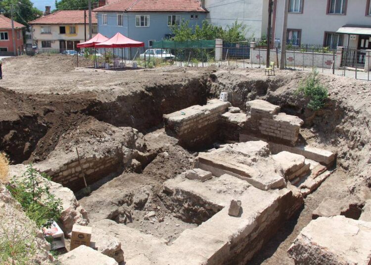 Temel kazısında Roma dönemine ait hamam bulundu