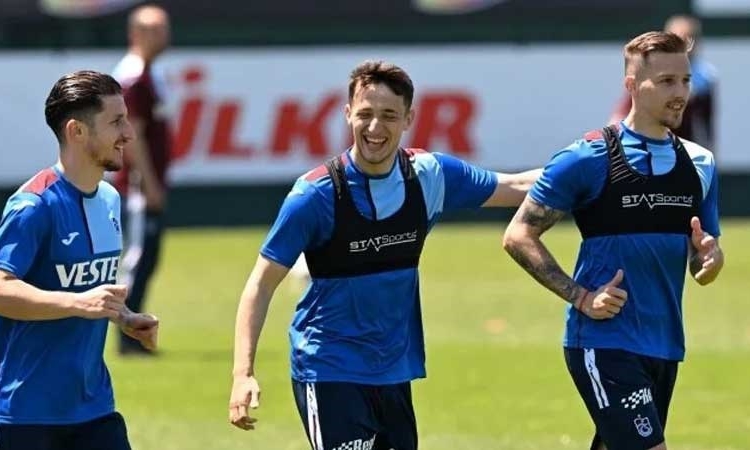 Trabzonspor, hiç resmi maça çıkmayan oyuncunun sözleşmesini feshetti! 1 Trabzonspor, hiç resmi maça çıkmayan oyuncunun sözleşmesini feshetti!