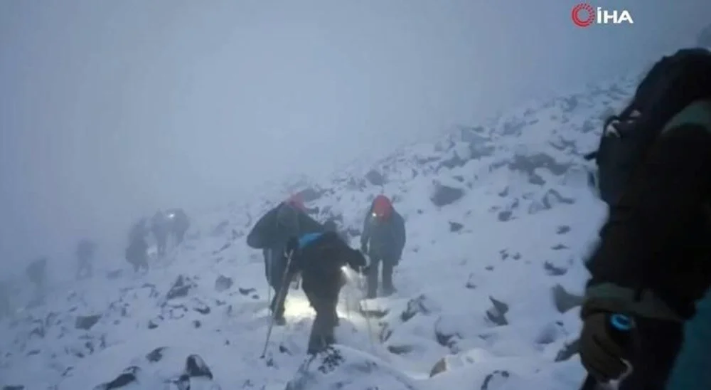 Ağrı Dağı'nda kaybolan dağcılar donmuş halde bulundu