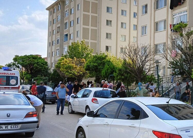 Asansör boşluğuna düşen çocuk öldü 1 Asansör boşluğuna düşen çocuk öldü