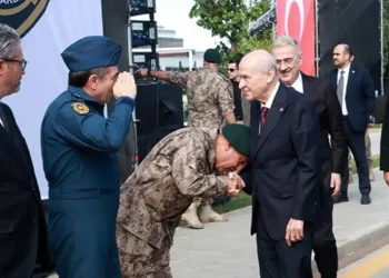 Bahçeli’nin elini öpen komutan hakkında bakanlıktan ilk açıklama geldi