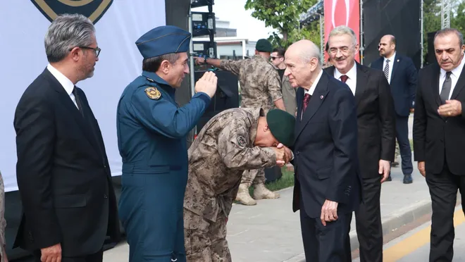 Bahçeli, Gölbaşı Özel Harekat’ı ziyaret etti 1 Bahçeli, Gölbaşı Özel Harekat’ı ziyaret etti