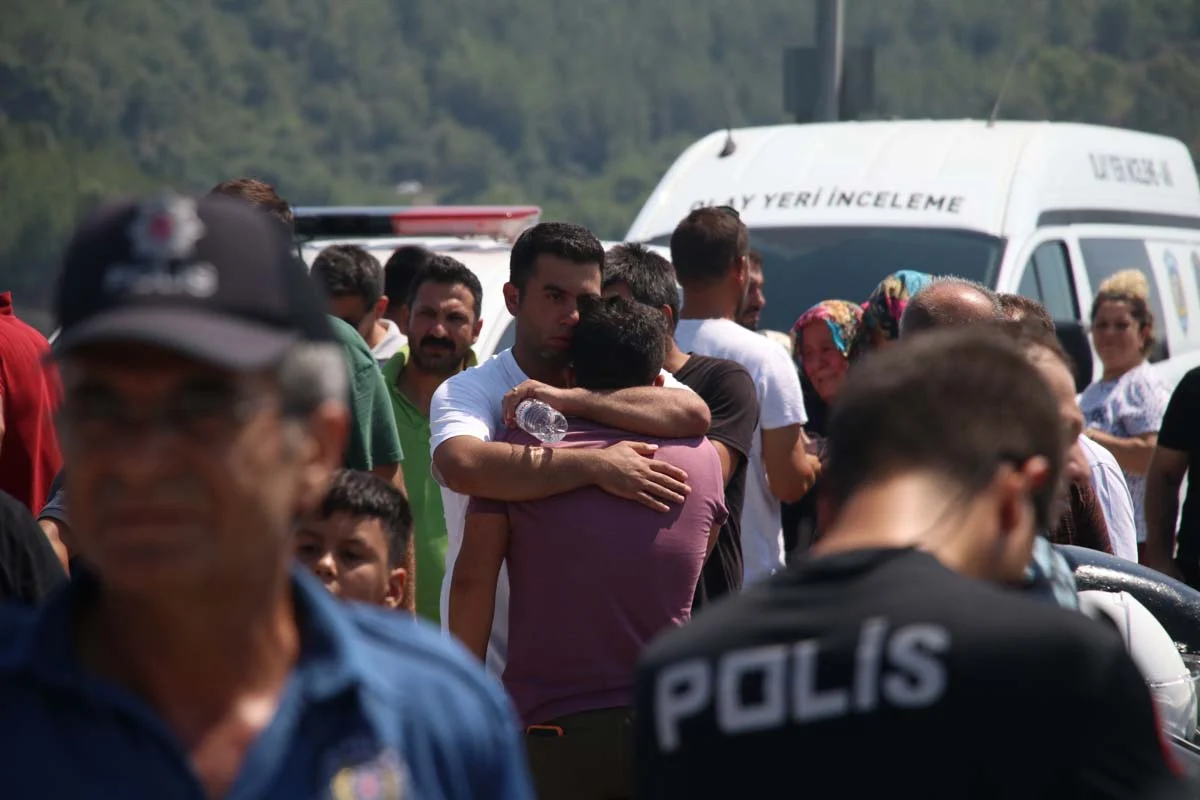 Piknik yolunda feci kaza! Otomobil, köprüden baraj gölüne düştü 5 Piknik yolunda feci kaza! Otomobil, köprüden baraj gölüne düştü