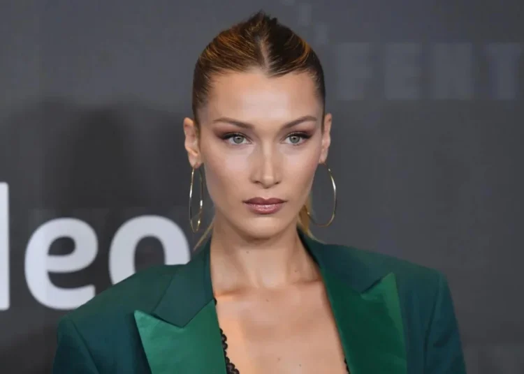 Adidas, bu defa da Bella Hadid’den özür diledi