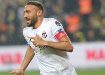 Fenerbahçe, milli golcü Cenk Tosun’la anlaştı