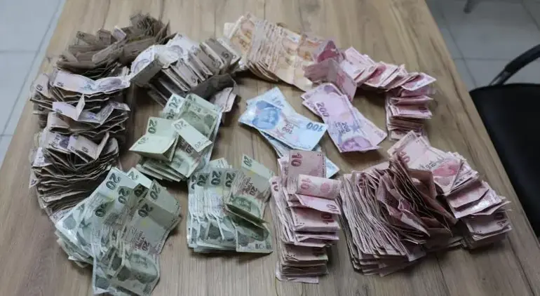 Dilencinin üzerinden çıkan paralar şoke etti