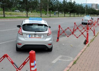 Sürücü adaylarına park manevrasında iki deneme hakkı