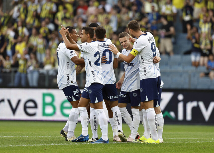 Fenerbahçe, hazırlık maçında gövde gösterisi yaptı (Maç Özeti) 1 Fenerbahçe, hazırlık maçında gövde gösterisi yaptı (Maç Özeti)