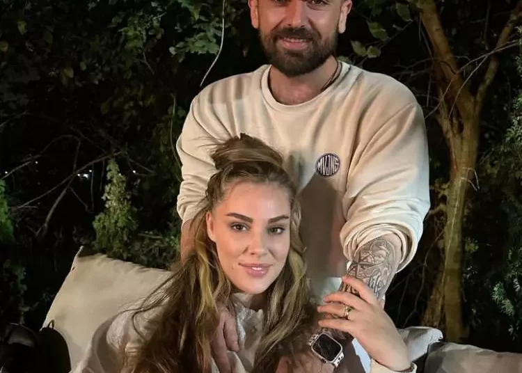 Ferdi Tayfur'un kızına şok! Kocasının borçları yüzünden evine icra geldi 1 Ferdi Tayfur’un kızına şok! Kocasının borçları yüzünden evine icra geldi