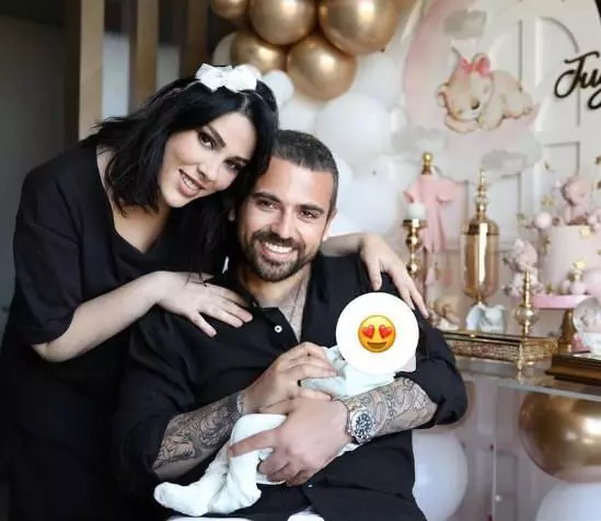 Ferdi Tayfur'un kızına şok! Kocasının borçları yüzünden evine icra geldi 3 Ferdi Tayfur'un kızına şok! Kocasının borçları yüzünden evine icra geldi