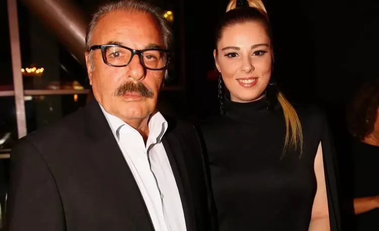 Ferdi Tayfur'un kızına şok! Kocasının borçları yüzünden evine icra geldi 4 Ferdi Tayfur'un kızına şok! Kocasının borçları yüzünden evine icra geldi