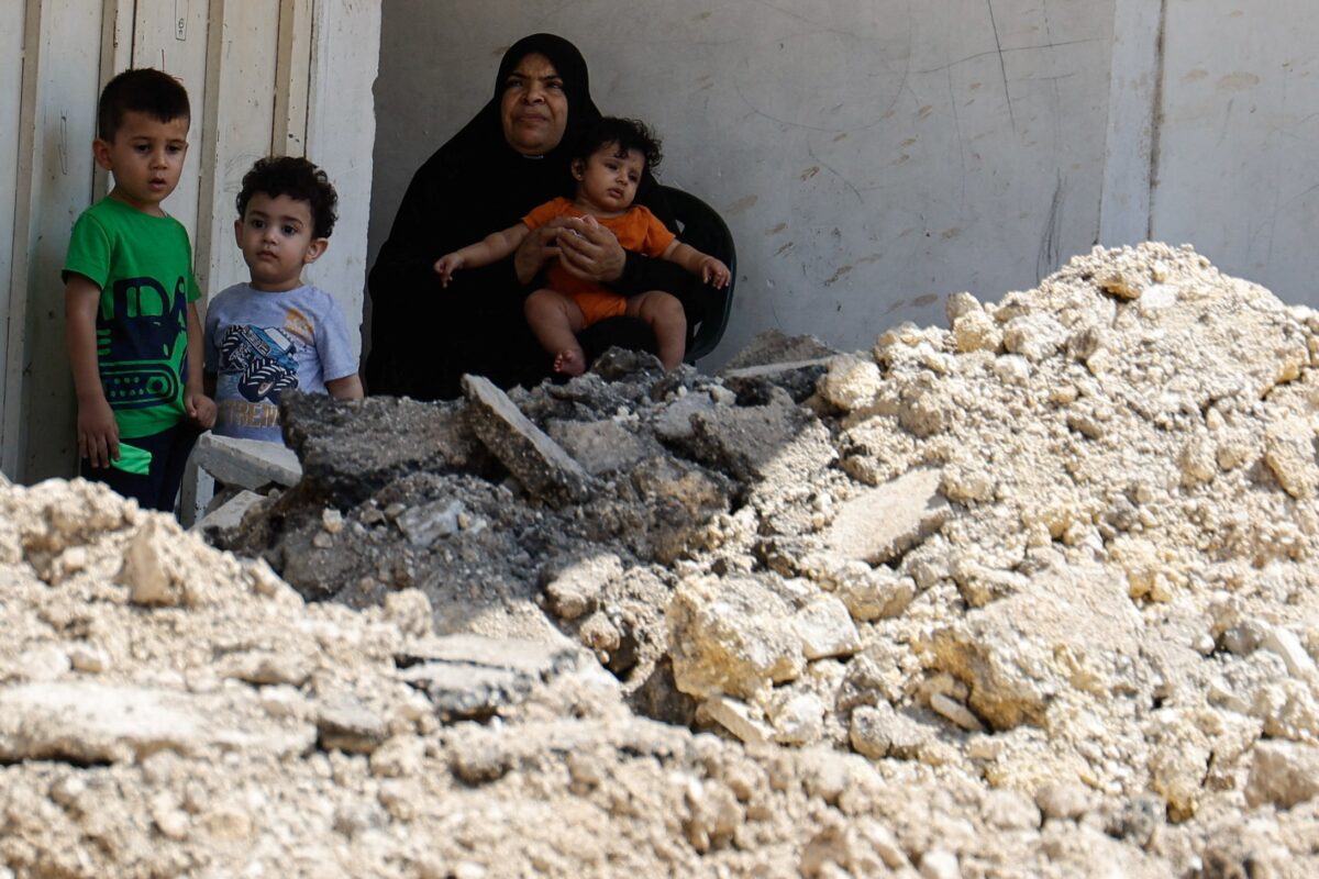 İsrail, Filistinli genci araca bağlayıp canlı kalkan yaptı