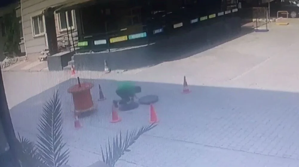 Görme engelli hamile kadın, kapağı açık bırakılan rögara düştü 2 Görme engelli hamile kadın, kapağı açık bırakılan rögara düştü
