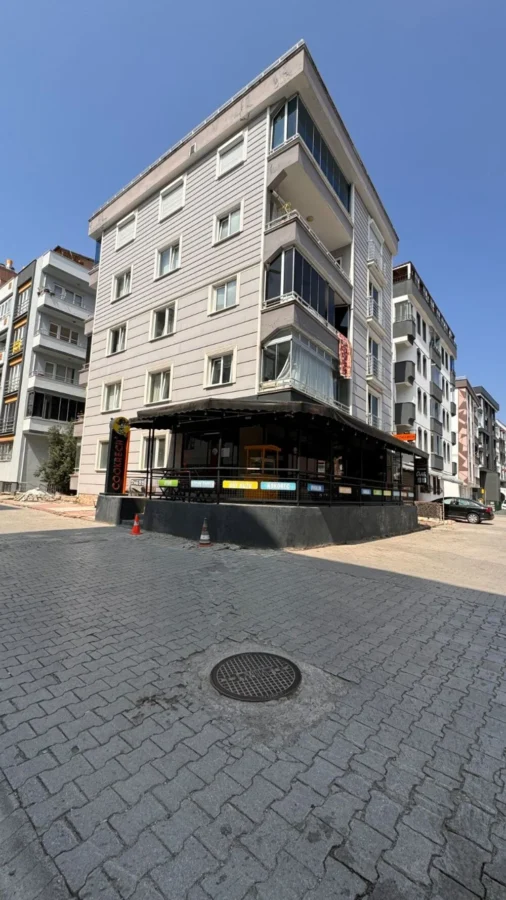 Görme engelli hamile kadın, kapağı açık bırakılan rögara düştü 3 Görme engelli hamile kadın, kapağı açık bırakılan rögara düştü
